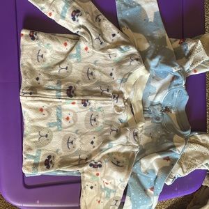 Carter’s Wonsie 2T both for $10. Smoke and pet free home kept good care of it